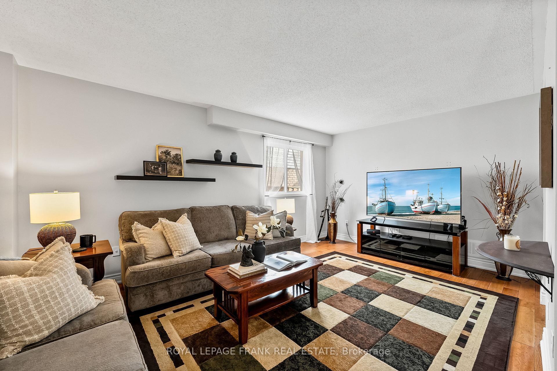 Photo 6 of 42 Mann Street, Clarington, Bowmanville — HOMEH