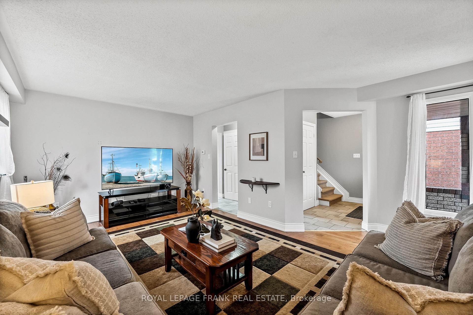 Photo 7 of 42 Mann Street, Clarington, Bowmanville — HOMEH
