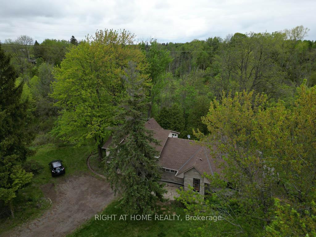 Photo 2 of 144 Wellington Street, Hamilton, Waterdown — HOMEH