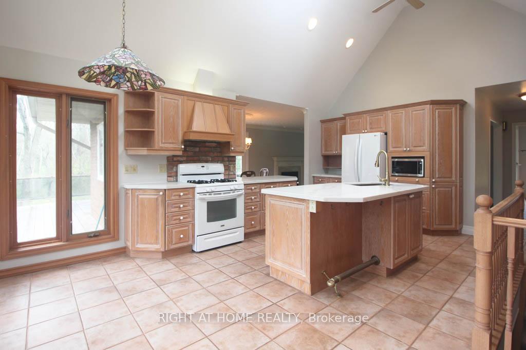 Photo 9 of 144 Wellington Street, Hamilton, Waterdown — HOMEH