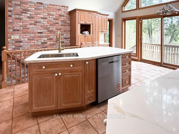 Photo 10 of 144 Wellington Street, Hamilton, Waterdown — HOMEH