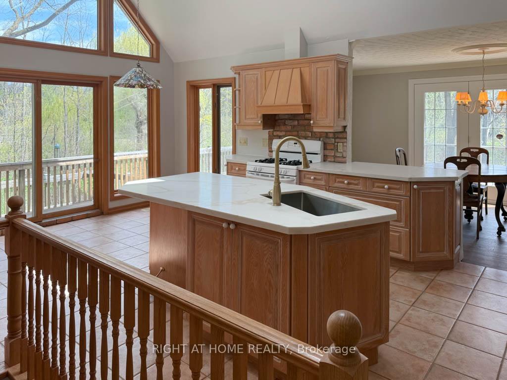 Photo 11 of 144 Wellington Street, Hamilton, Waterdown — HOMEH