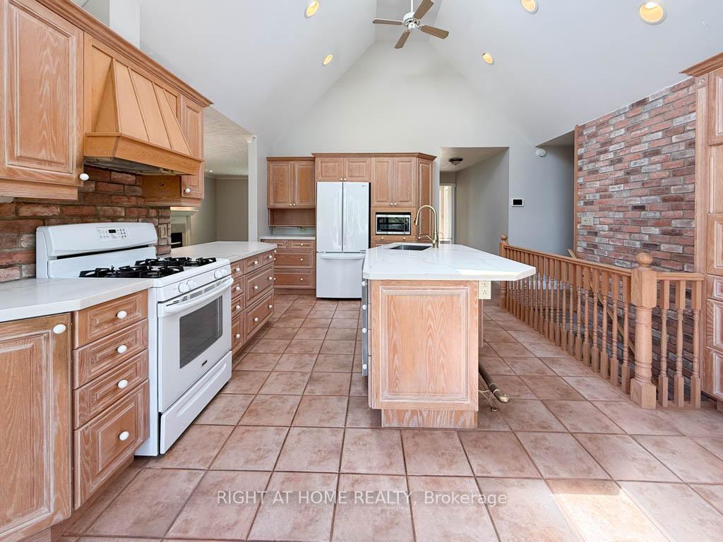 Photo 12 of 144 Wellington Street, Hamilton, Waterdown — HOMEH