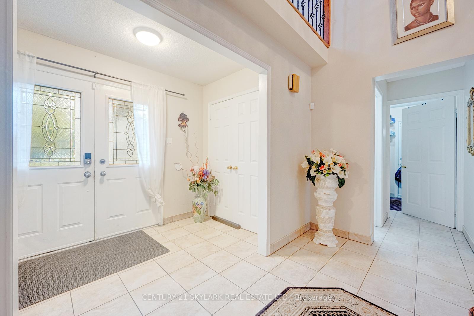 Photo 8 of 30 Wexford Road, Brampton, Heart Lake West — HOMEH