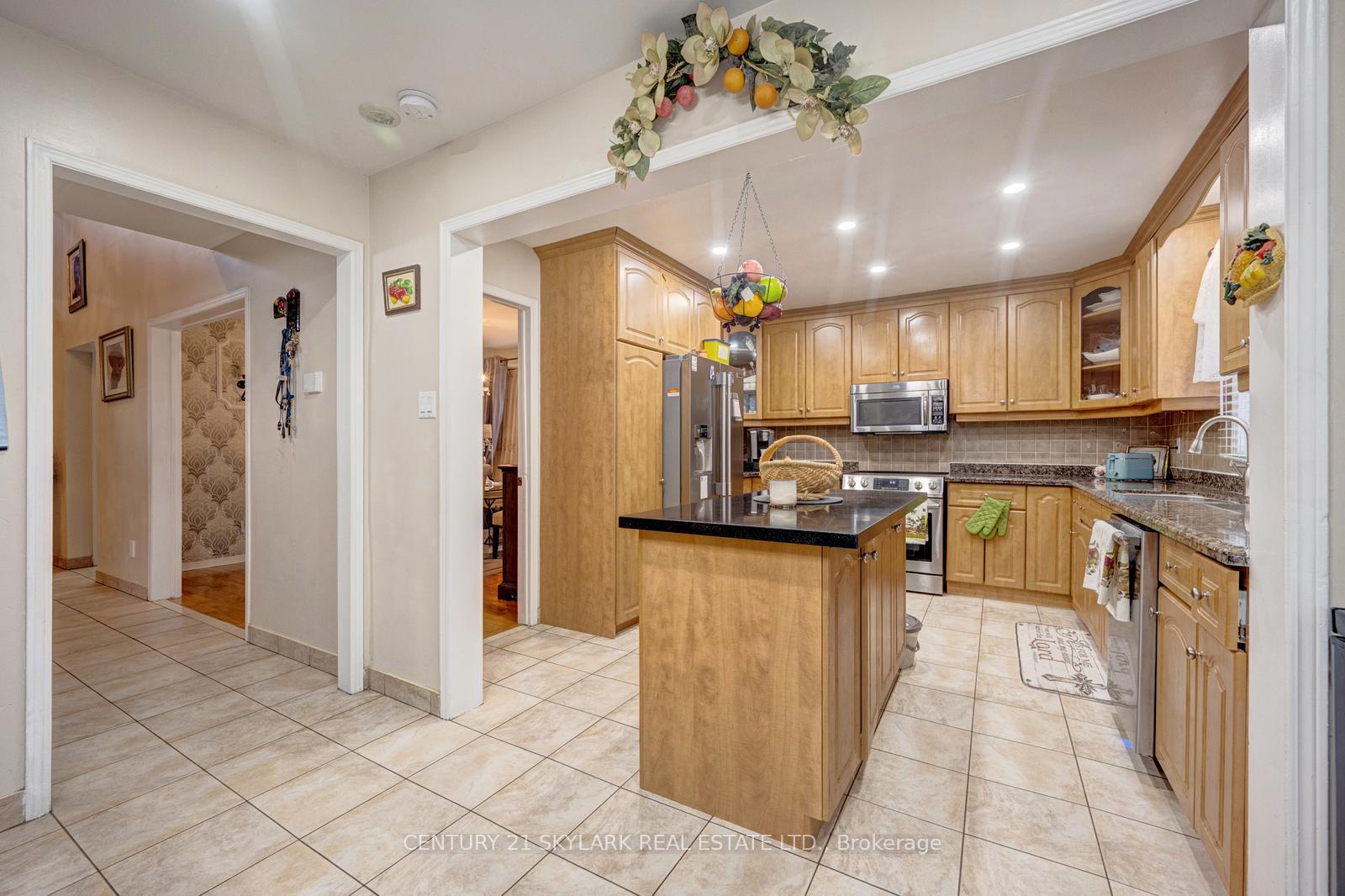 Photo 17 of 30 Wexford Road, Brampton, Heart Lake West — HOMEH
