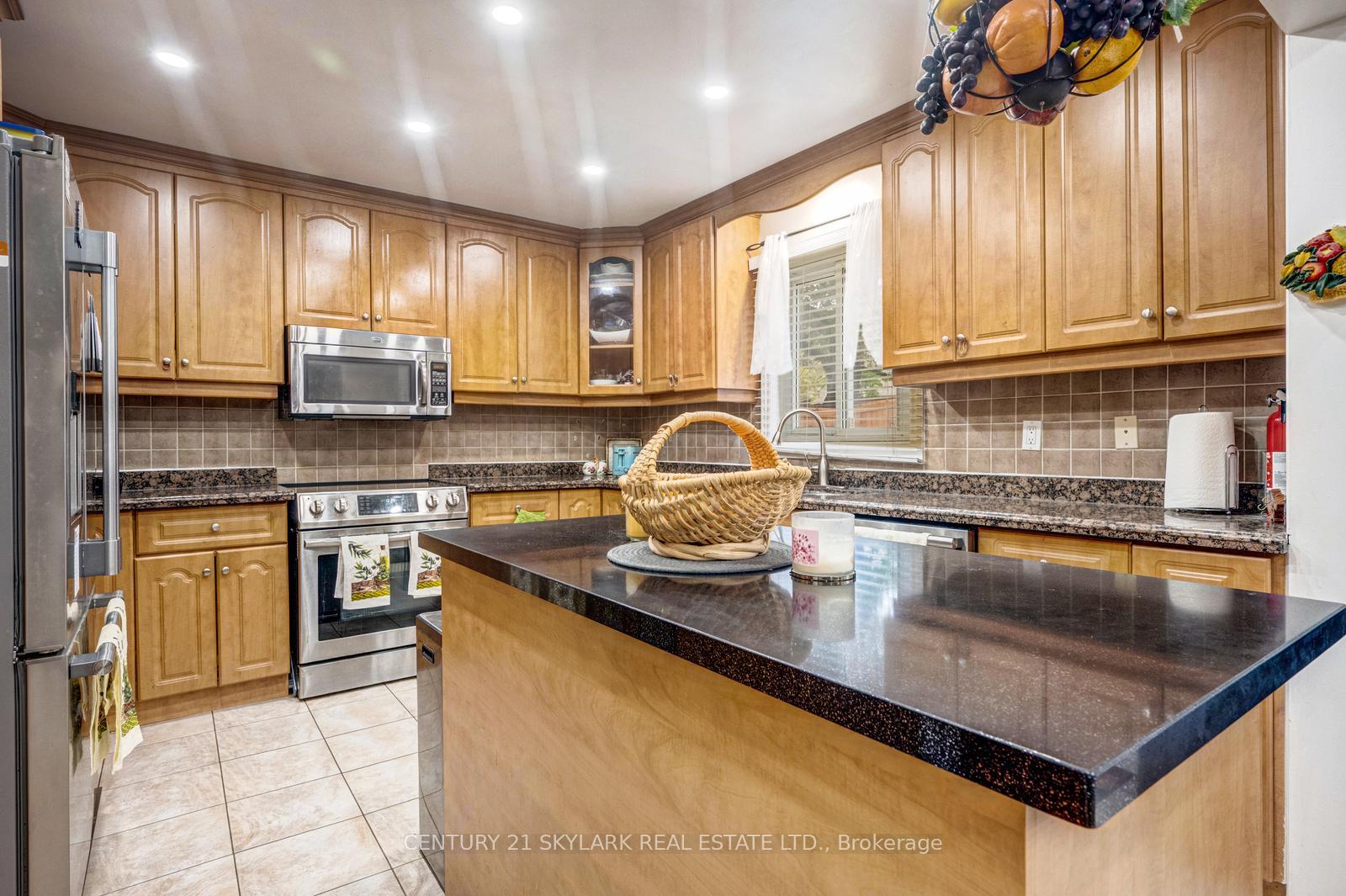 Photo 18 of 30 Wexford Road, Brampton, Heart Lake West — HOMEH