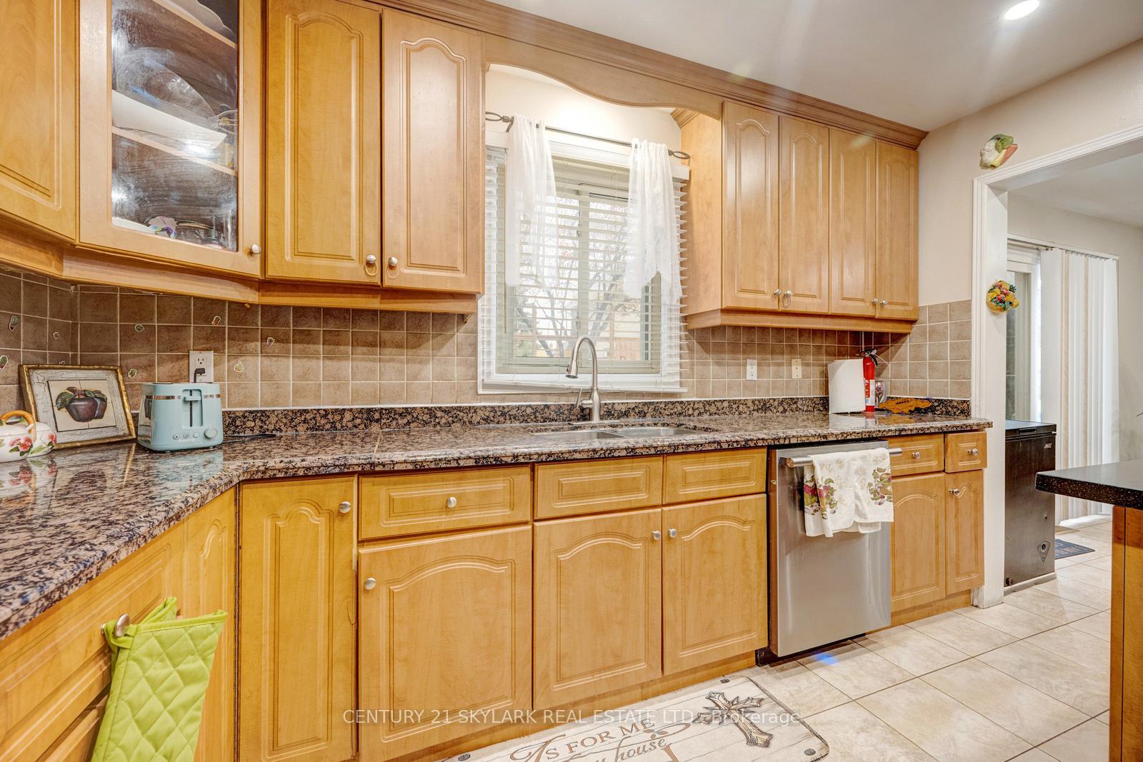 Photo 19 of 30 Wexford Road, Brampton, Heart Lake West — HOMEH