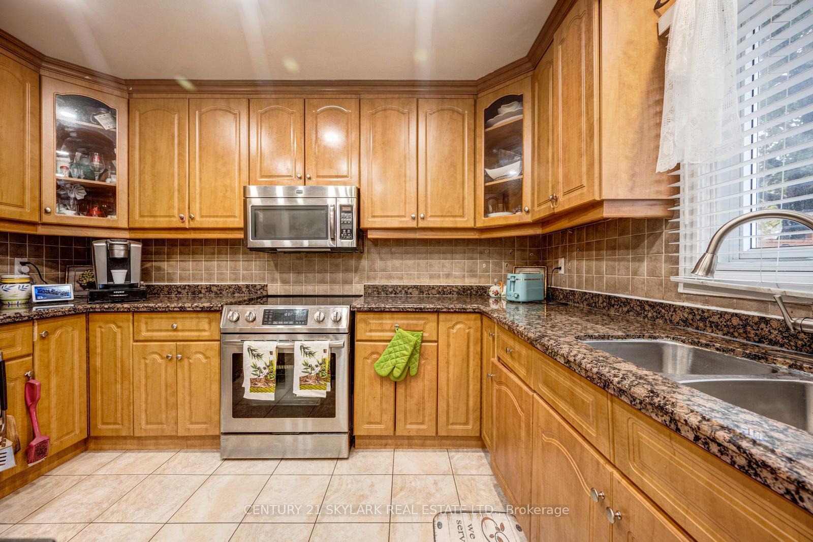Photo 20 of 30 Wexford Road, Brampton, Heart Lake West — HOMEH