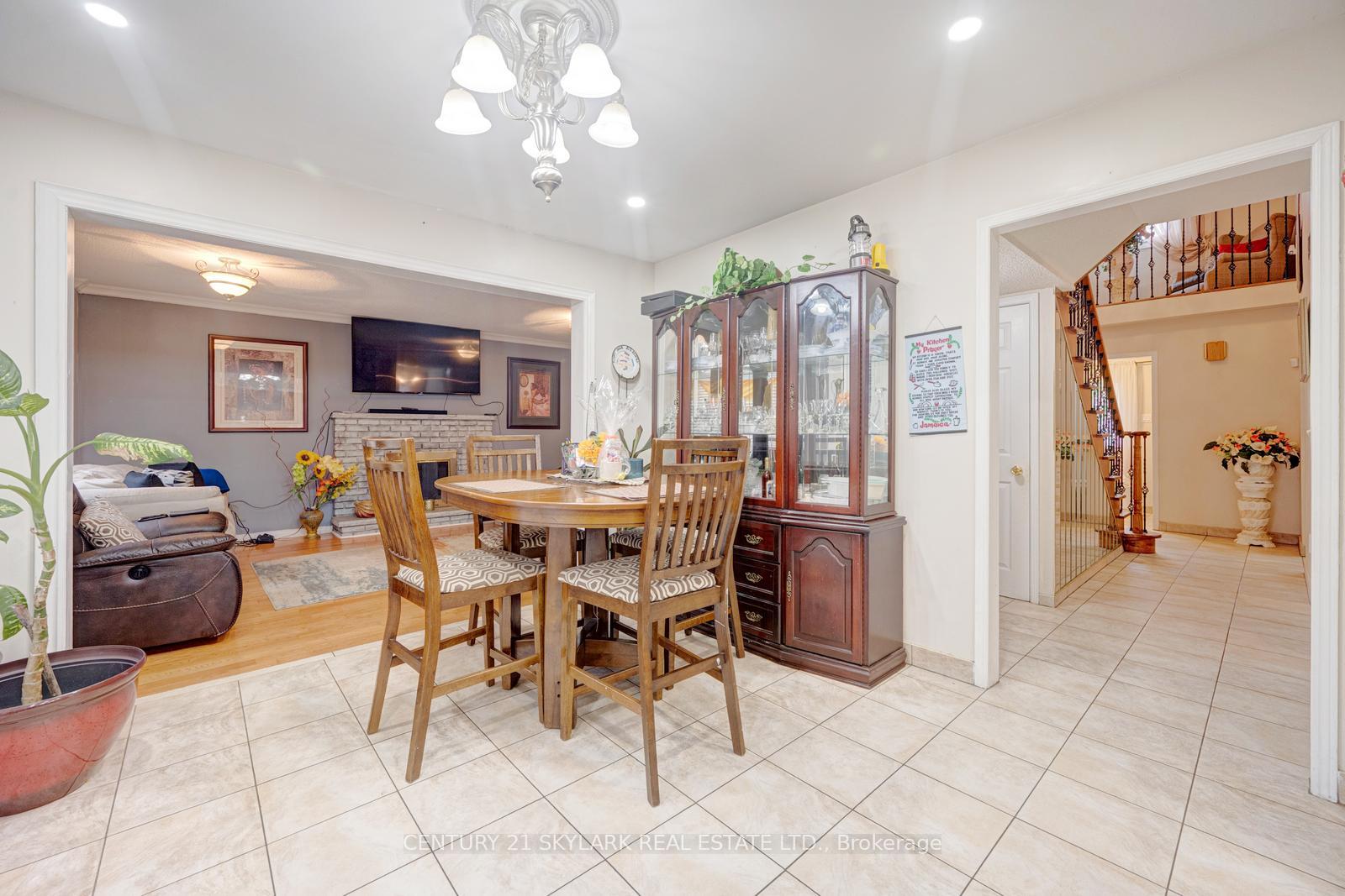 Photo 22 of 30 Wexford Road, Brampton, Heart Lake West — HOMEH