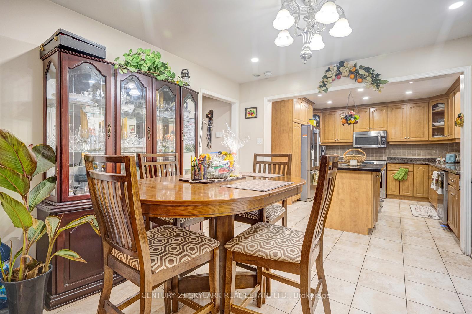 Photo 23 of 30 Wexford Road, Brampton, Heart Lake West — HOMEH