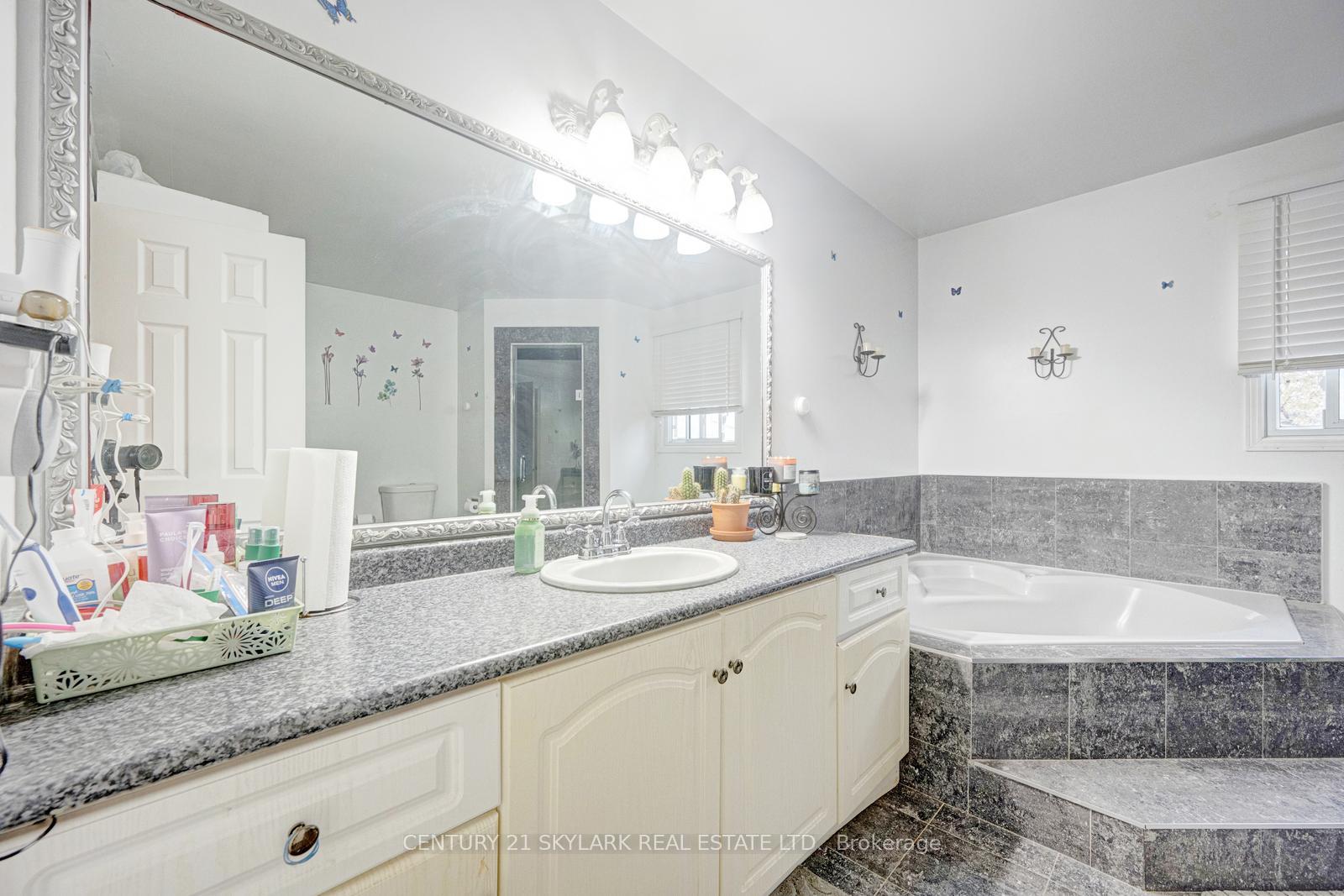 Photo 31 of 30 Wexford Road, Brampton, Heart Lake West — HOMEH