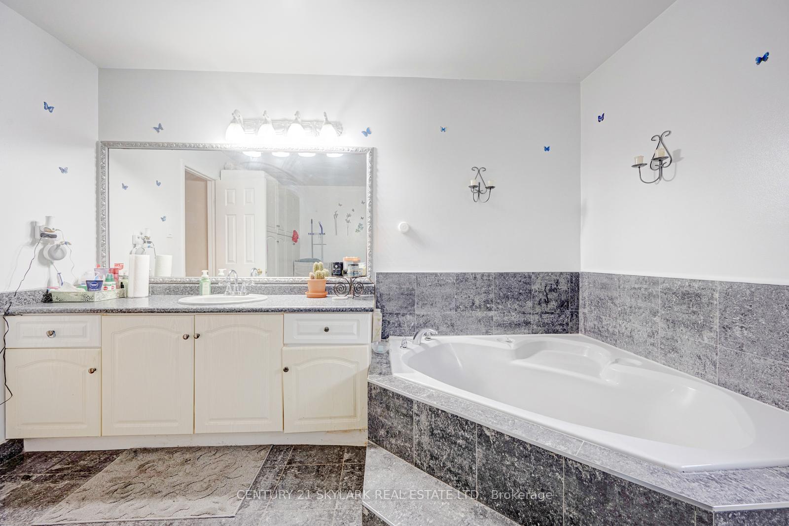 Photo 32 of 30 Wexford Road, Brampton, Heart Lake West — HOMEH