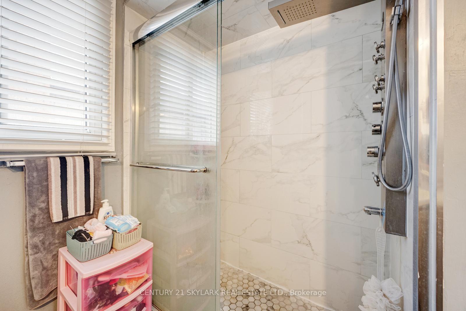 Photo 38 of 30 Wexford Road, Brampton, Heart Lake West — HOMEH