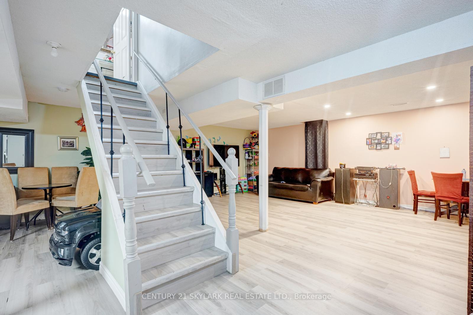 Photo 42 of 30 Wexford Road, Brampton, Heart Lake West — HOMEH