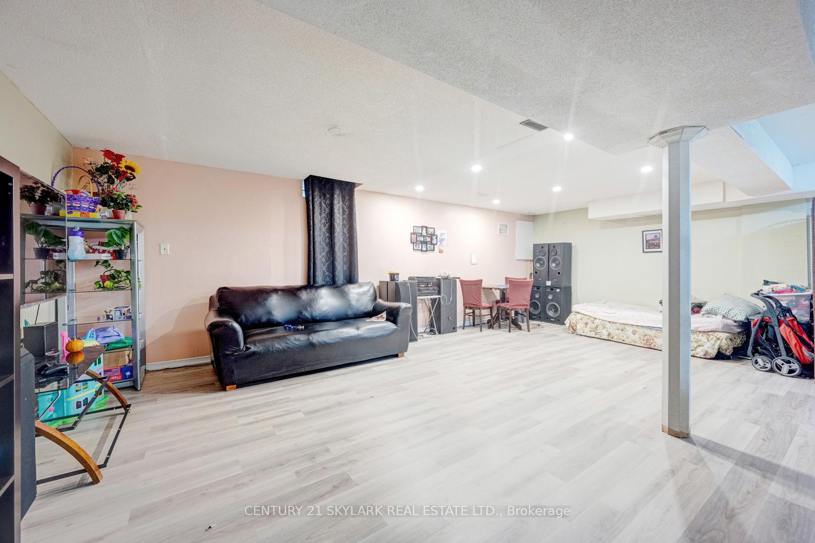 Photo 43 of 30 Wexford Road, Brampton, Heart Lake West — HOMEH