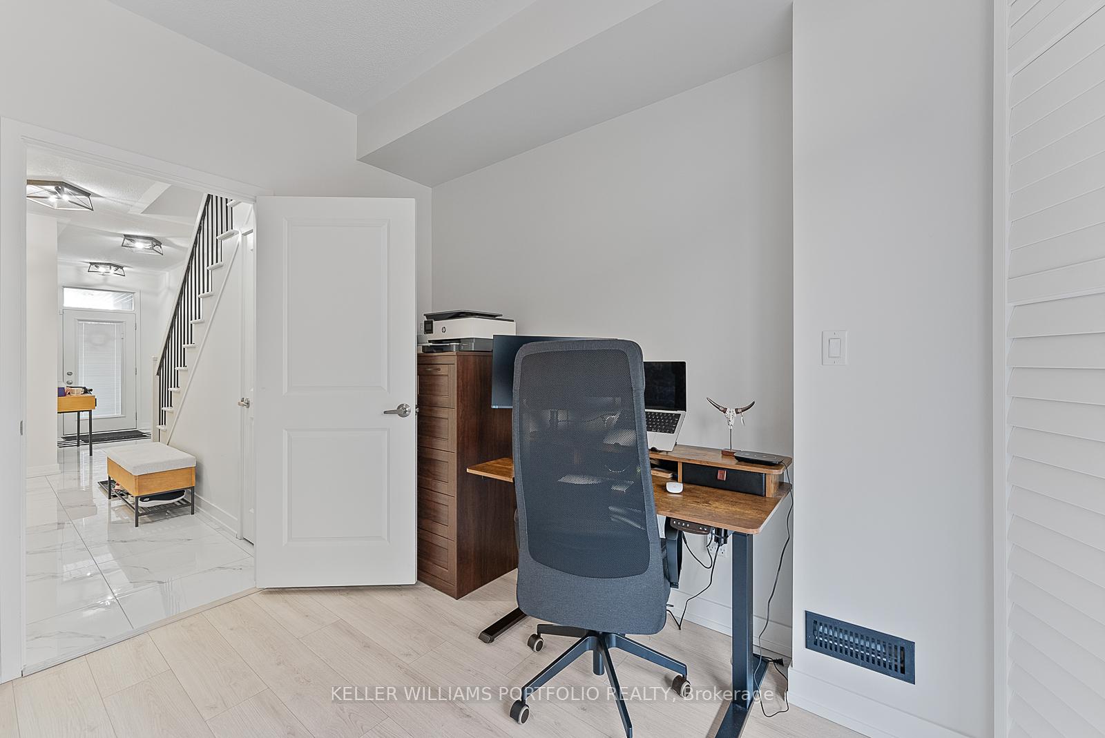 Photo 9 of 222 Squire Crescent, Oakville, Glenorchy — HOMEH
