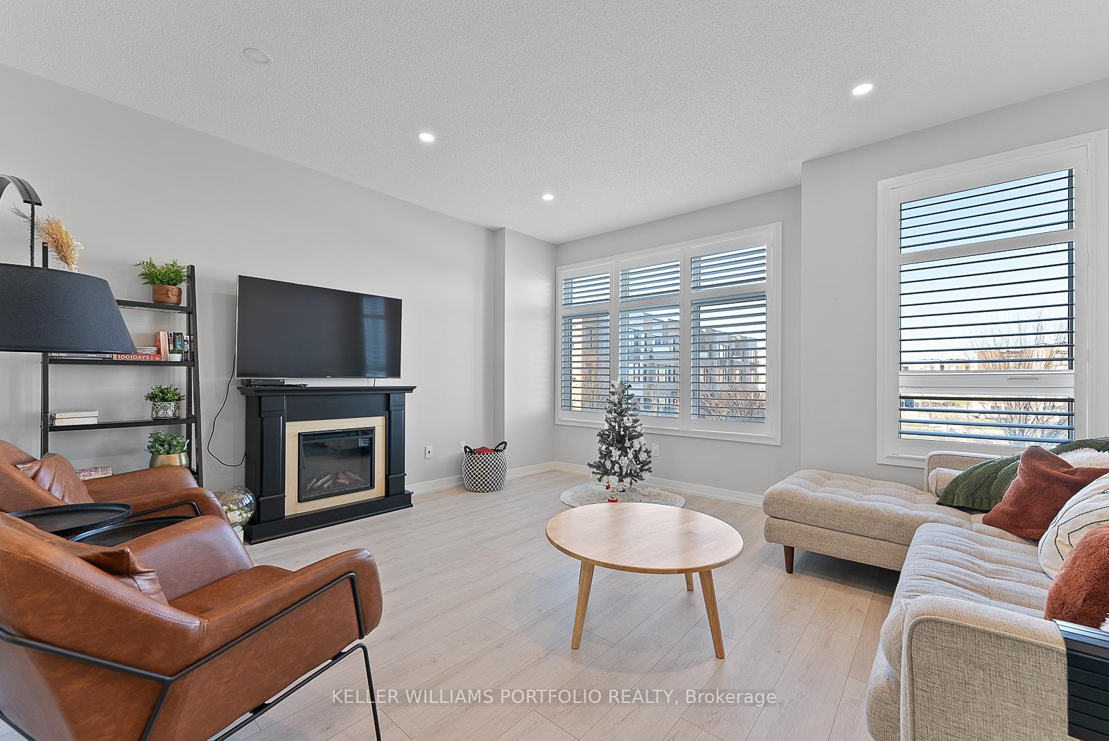 Photo 20 of 222 Squire Crescent, Oakville, Glenorchy — HOMEH
