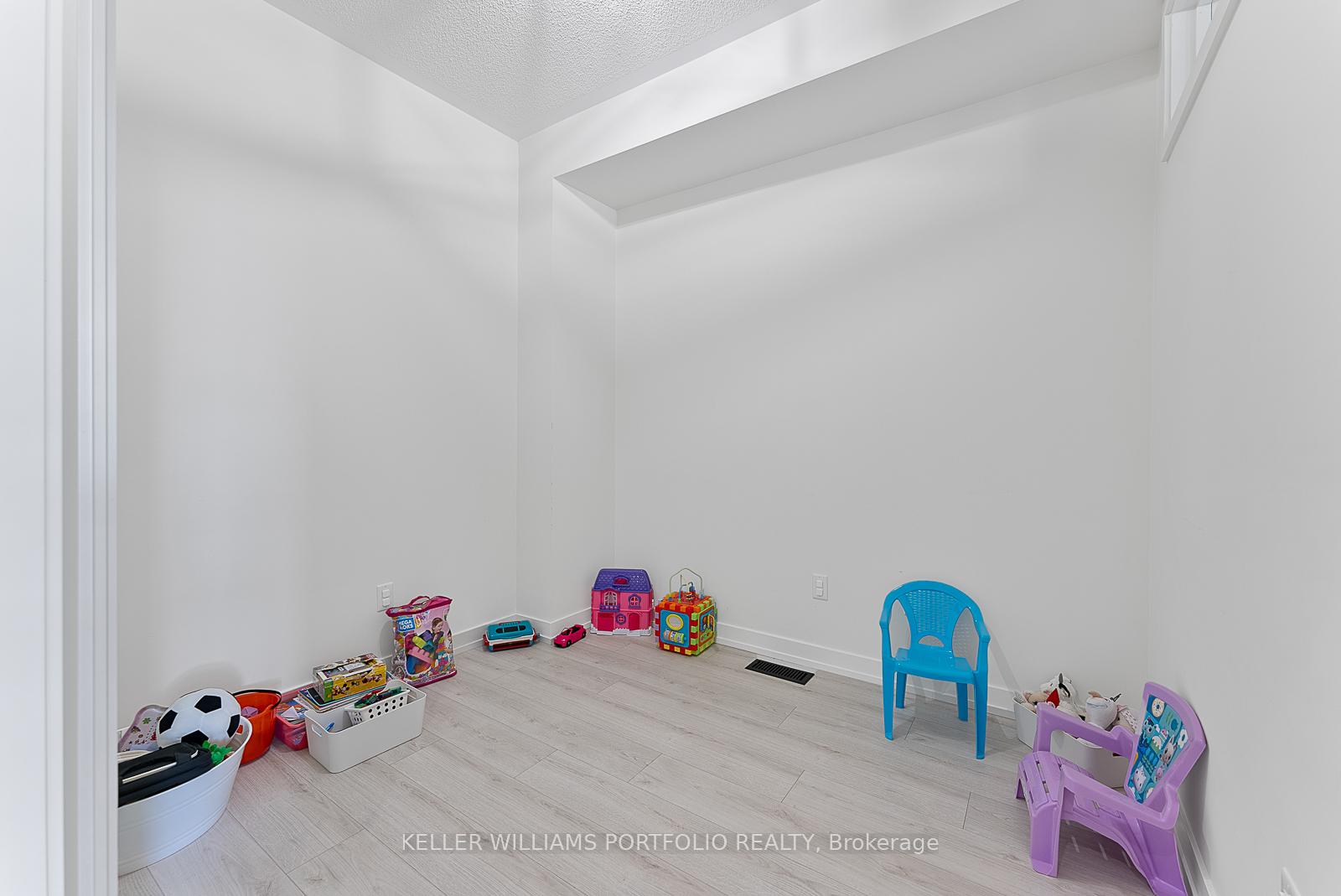 Photo 23 of 222 Squire Crescent, Oakville, Glenorchy — HOMEH