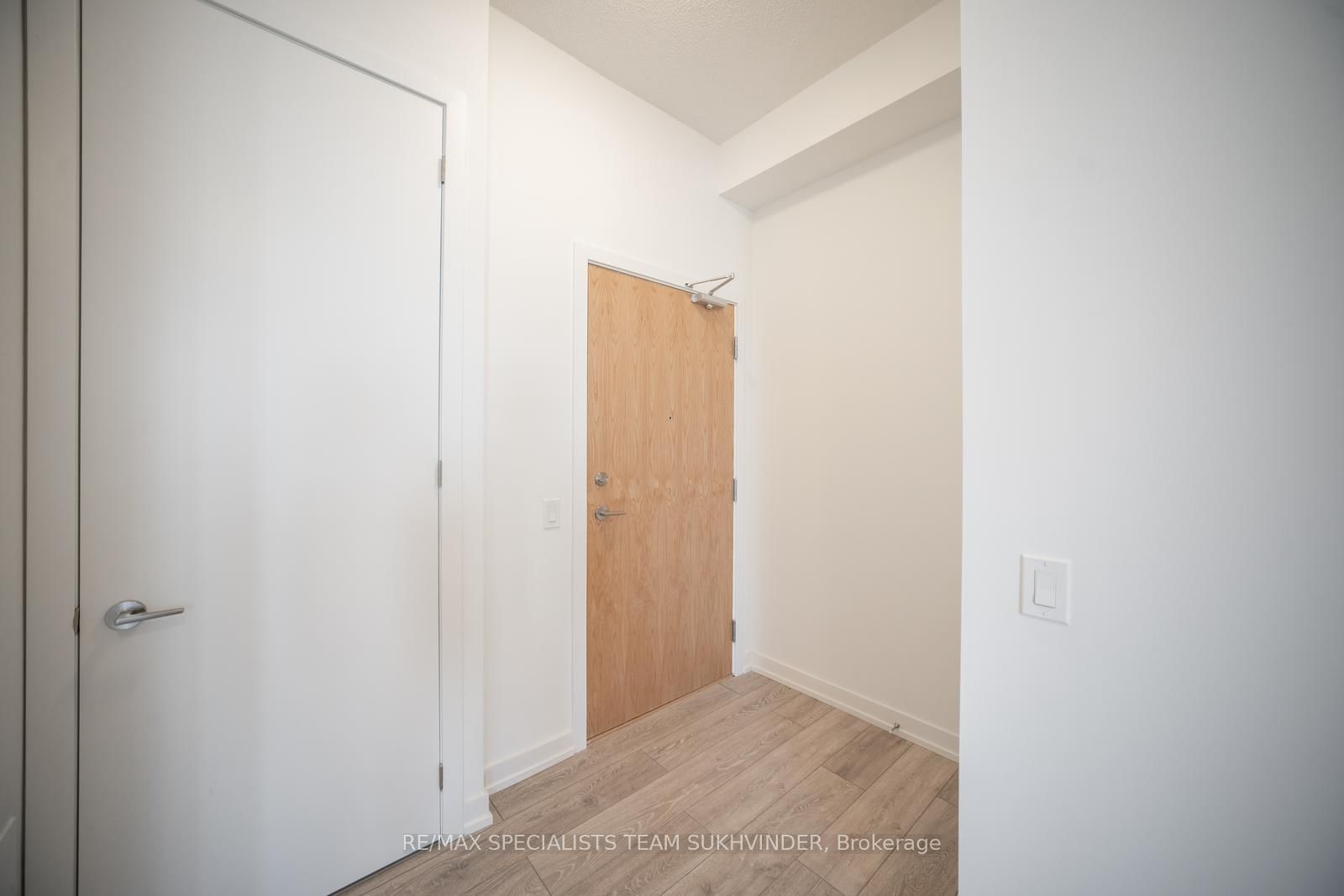 Photo 4 of Unit 2705, 1455 Celebration Dr, Pickering, Bay Ridges — HOMEH