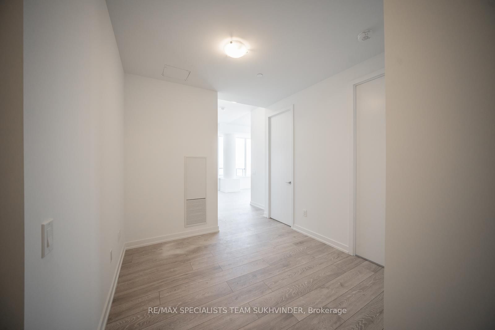 Photo 5 of Unit 2705, 1455 Celebration Dr, Pickering, Bay Ridges — HOMEH
