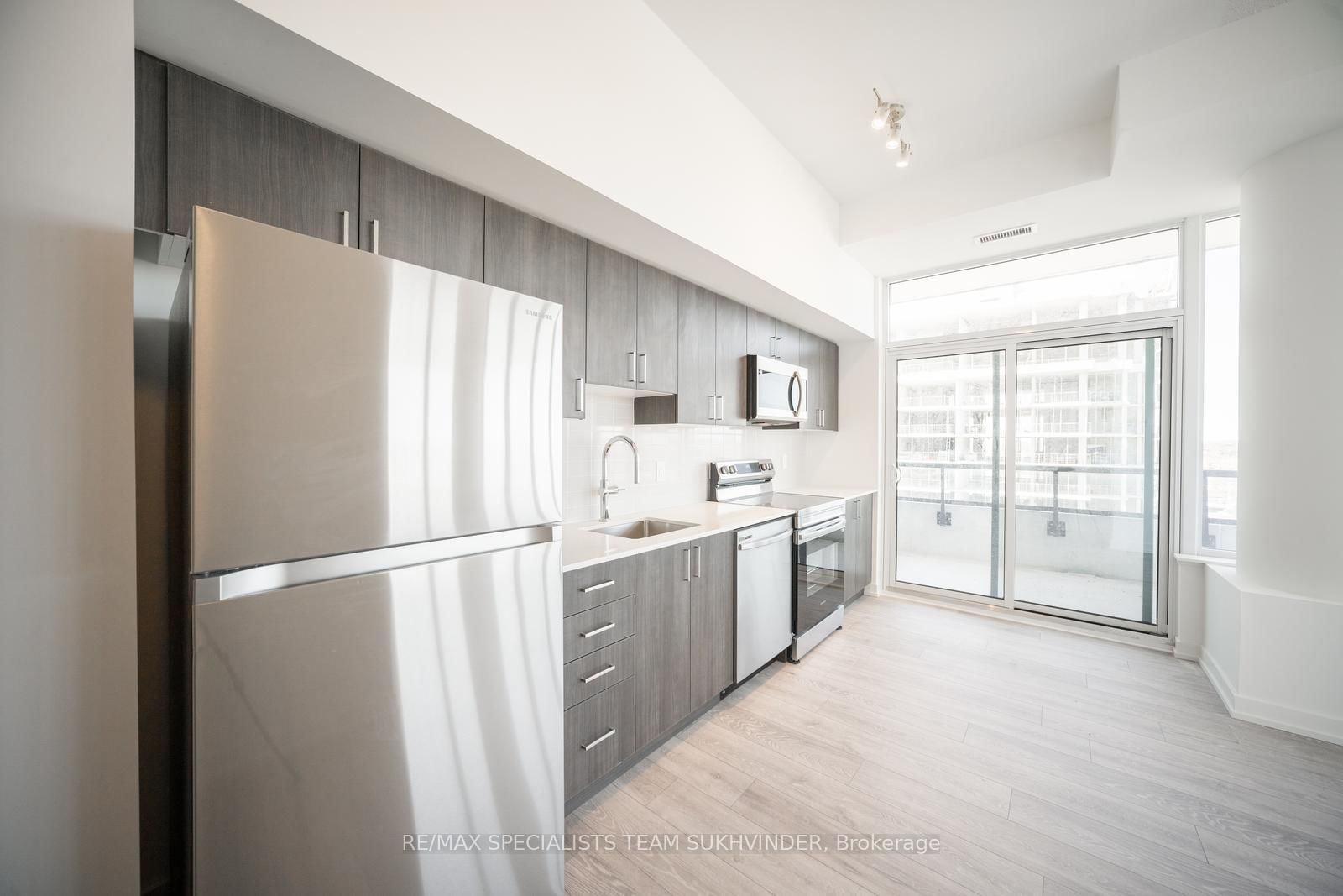 Photo 7 of Unit 2705, 1455 Celebration Dr, Pickering, Bay Ridges — HOMEH