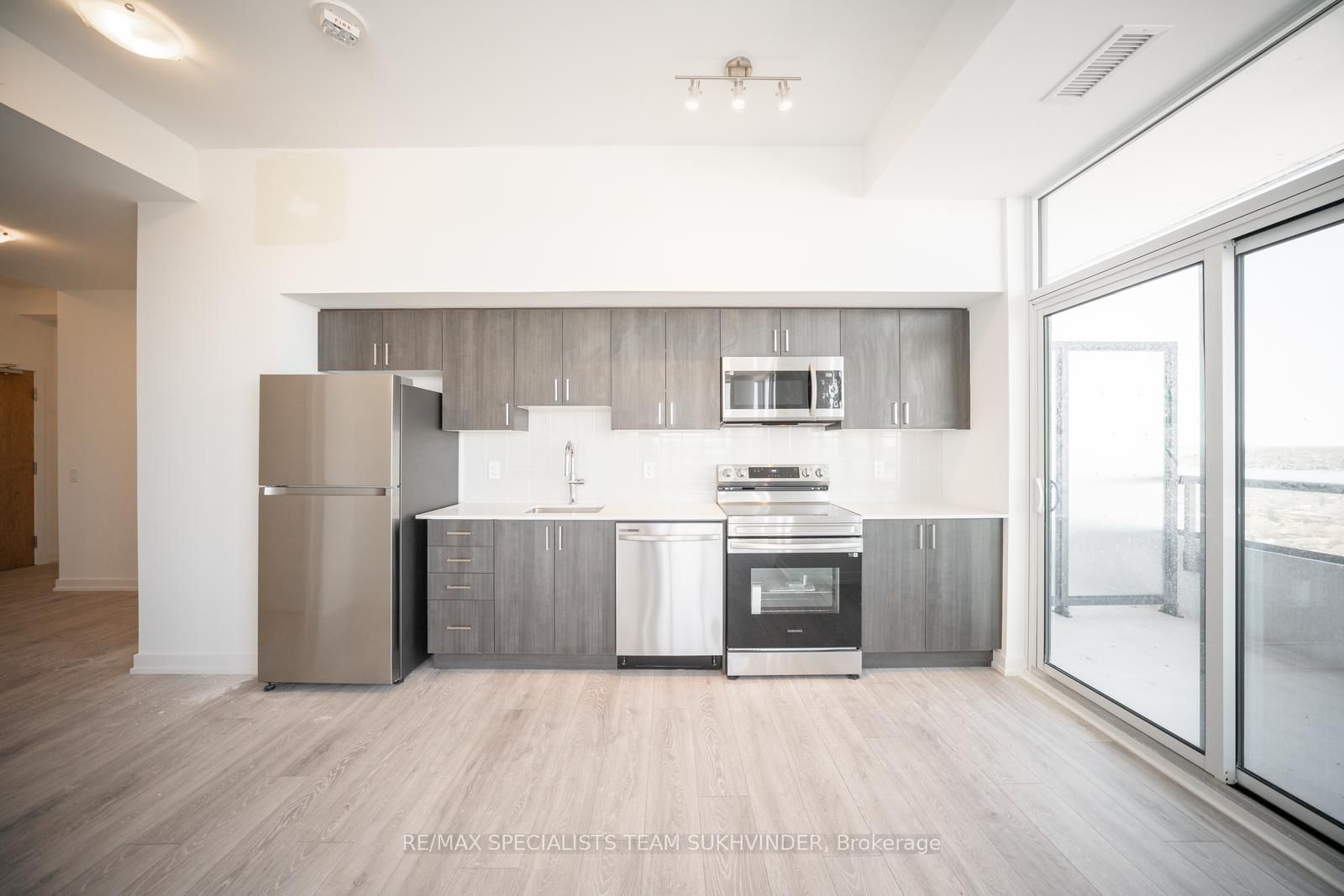 Photo 8 of Unit 2705, 1455 Celebration Dr, Pickering, Bay Ridges — HOMEH