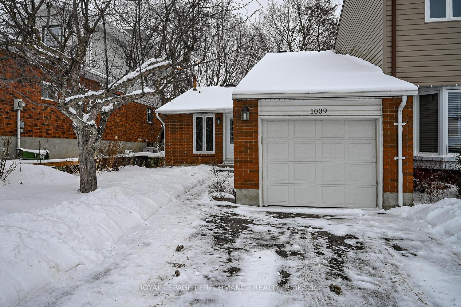 Front of 1039 Barwell Avenue