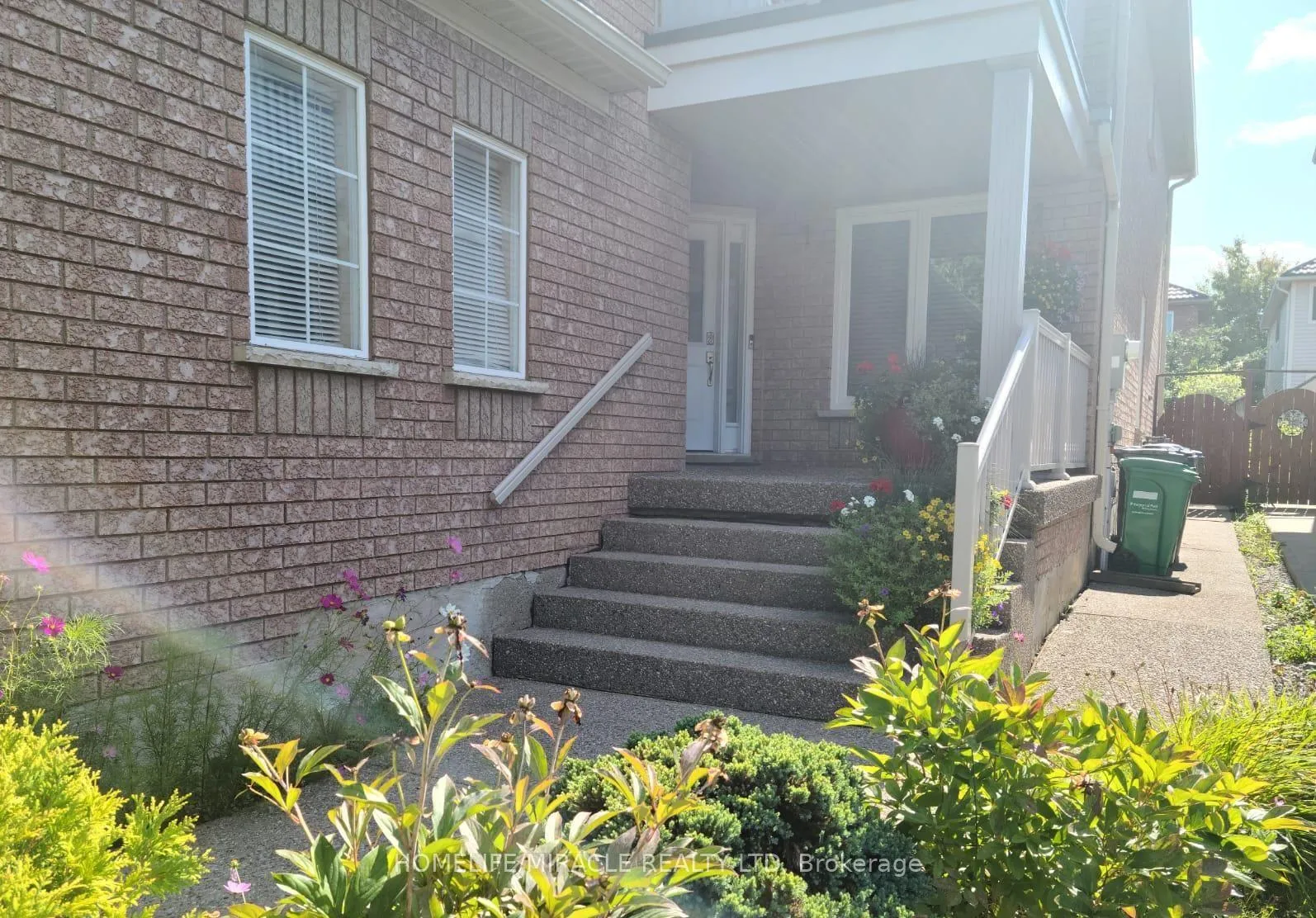 Photo 7 of 36 Legend Lane, Brampton, Fletcher's Creek Village — HOMEH
