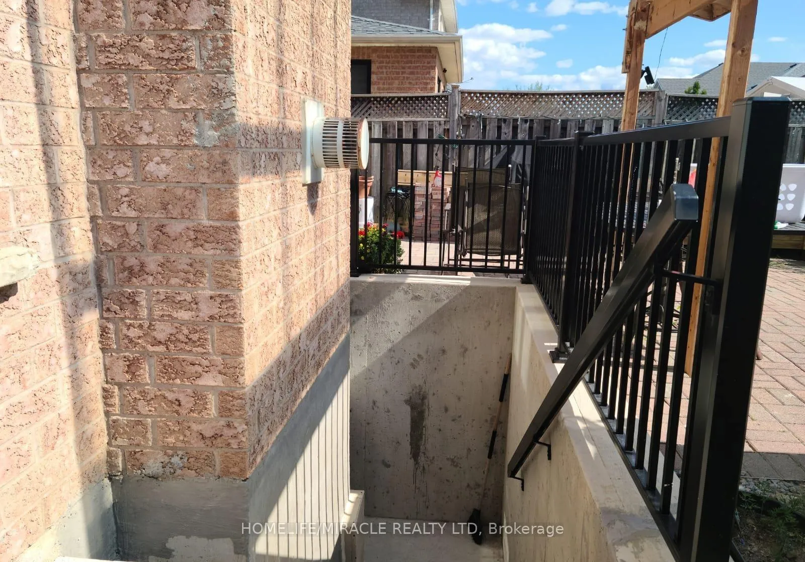 Photo 31 of 36 Legend Lane, Brampton, Fletcher's Creek Village — HOMEH