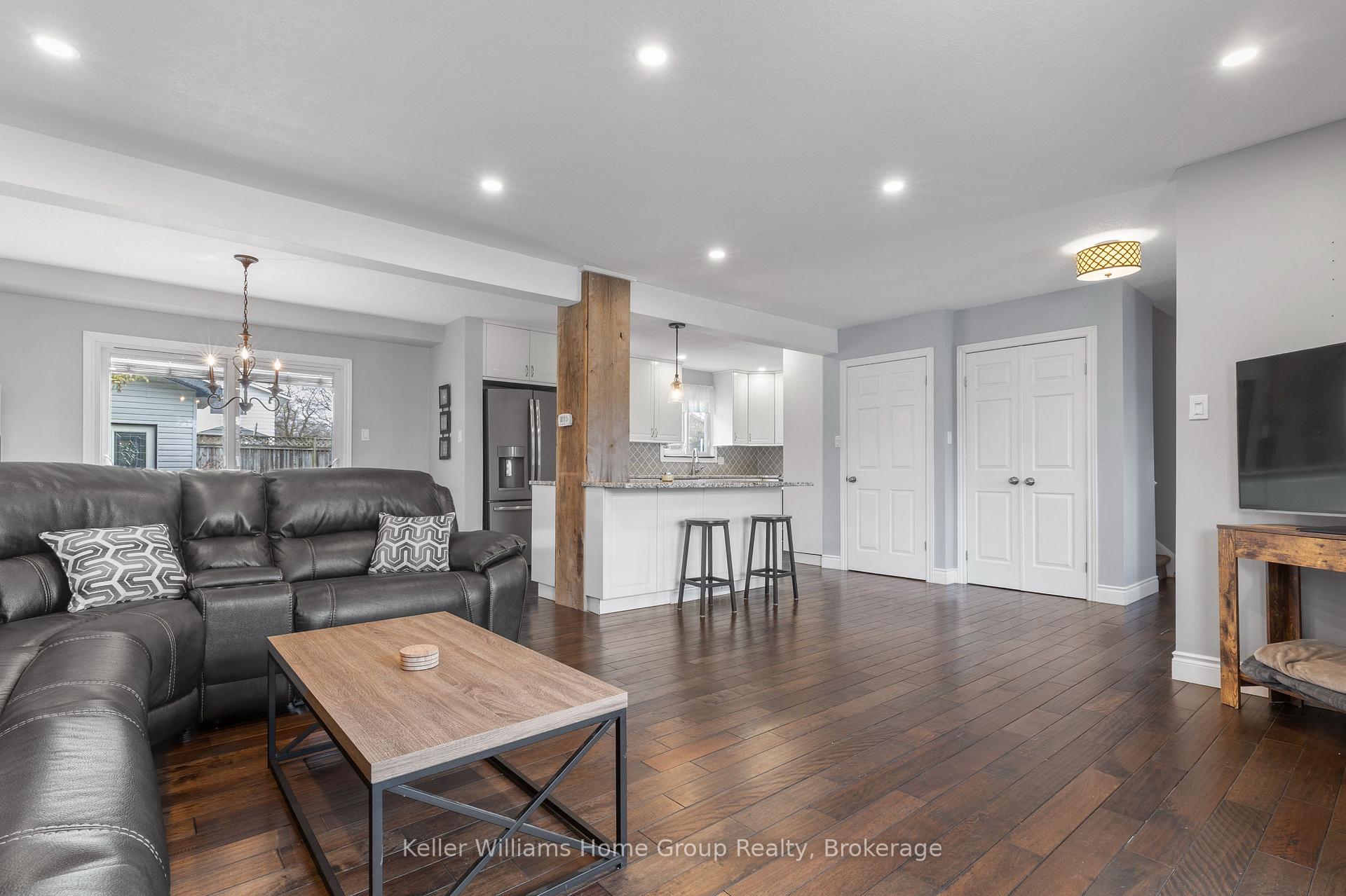 Photo 5 of 23 Pondview Crescent, Guelph, Victoria North — HOMEH