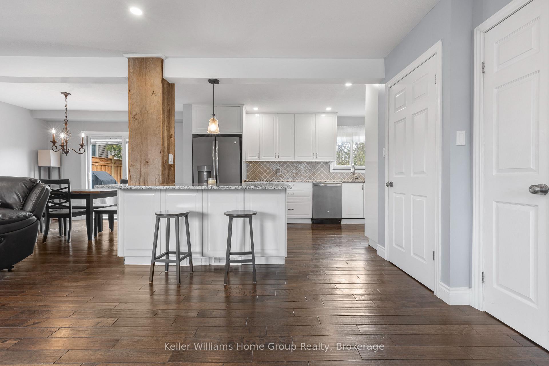 Photo 9 of 23 Pondview Crescent, Guelph, Victoria North — HOMEH
