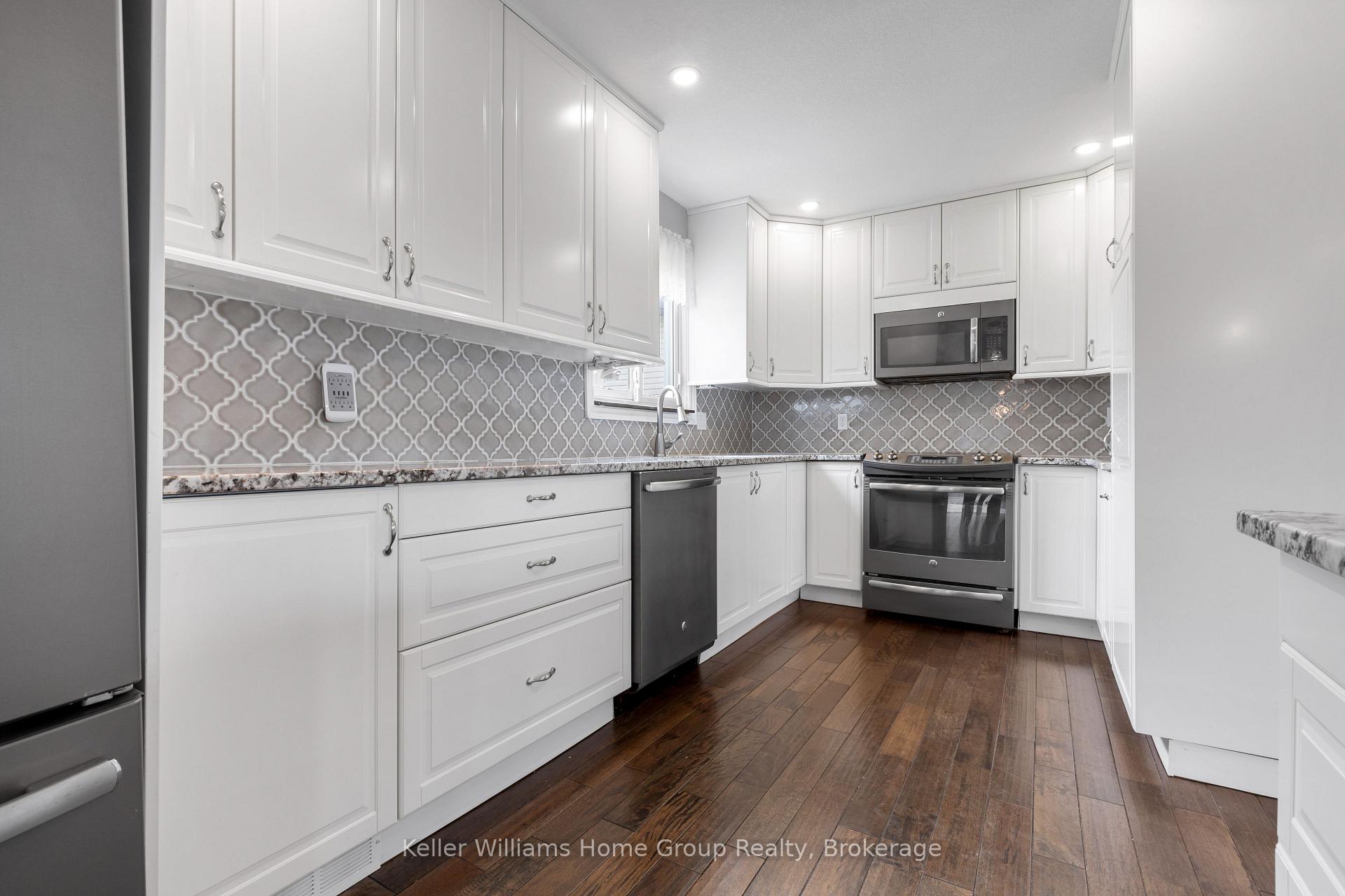 Photo 11 of 23 Pondview Crescent, Guelph, Victoria North — HOMEH