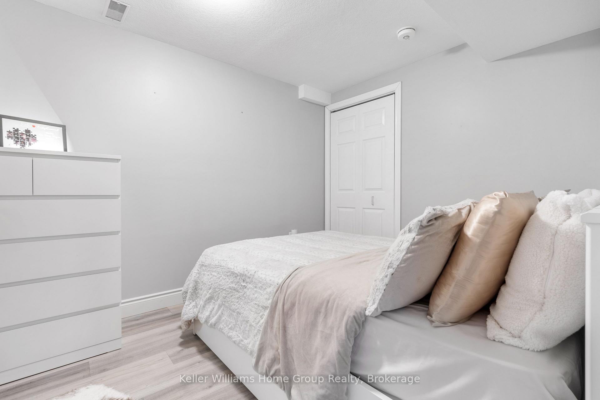 Photo 33 of 23 Pondview Crescent, Guelph, Victoria North — HOMEH