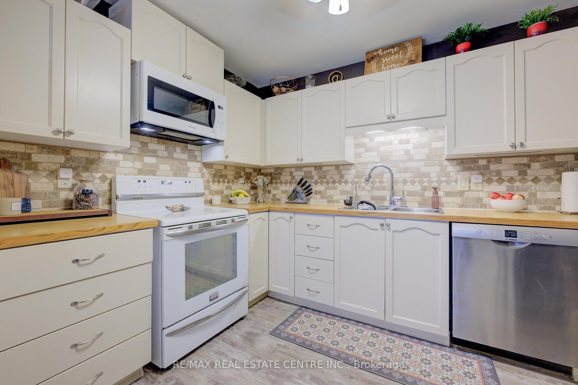 Photo 12 of 81 Dyer Court, Cambridge, Silver Heights — HOMEH