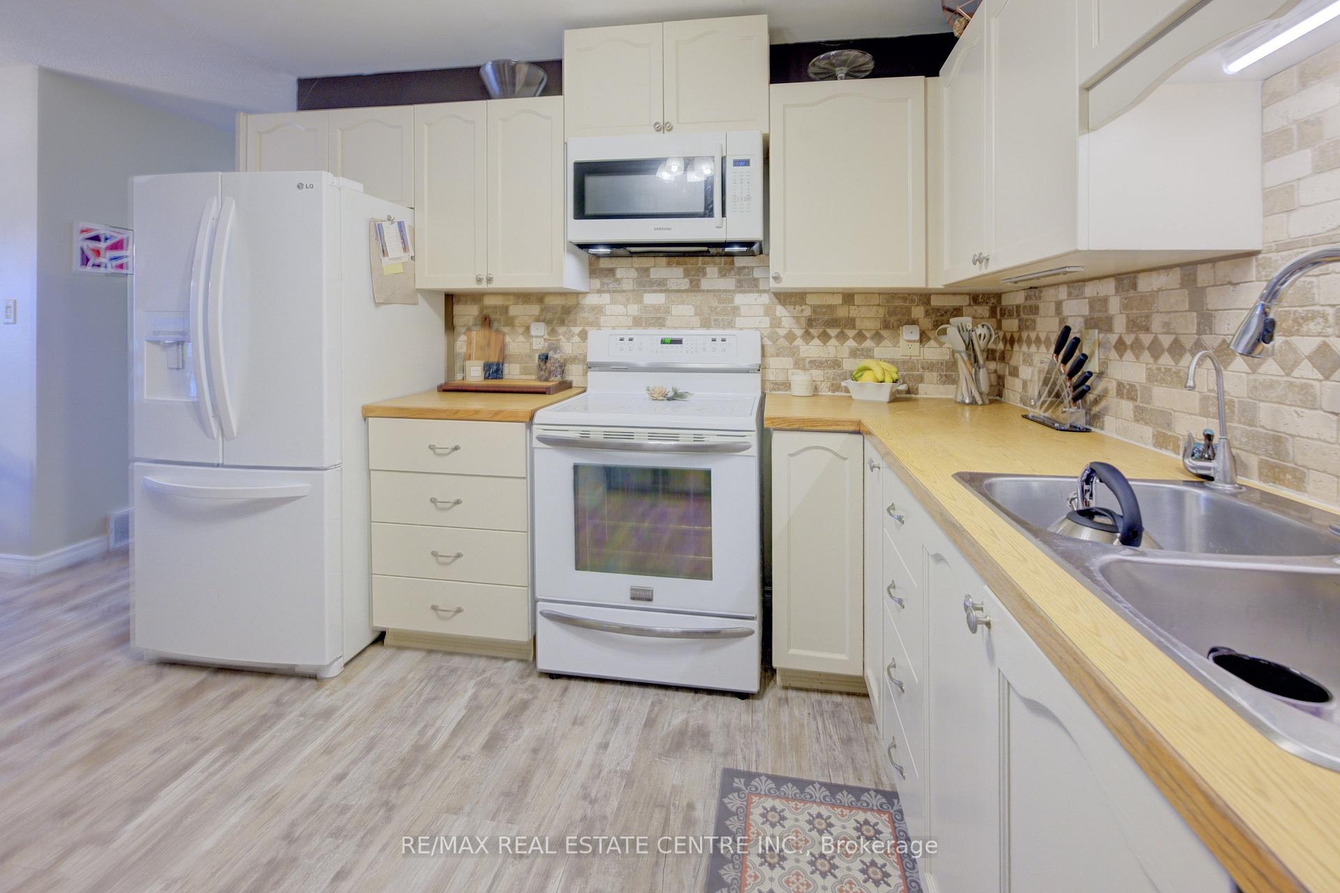 Photo 13 of 81 Dyer Court, Cambridge, Silver Heights — HOMEH