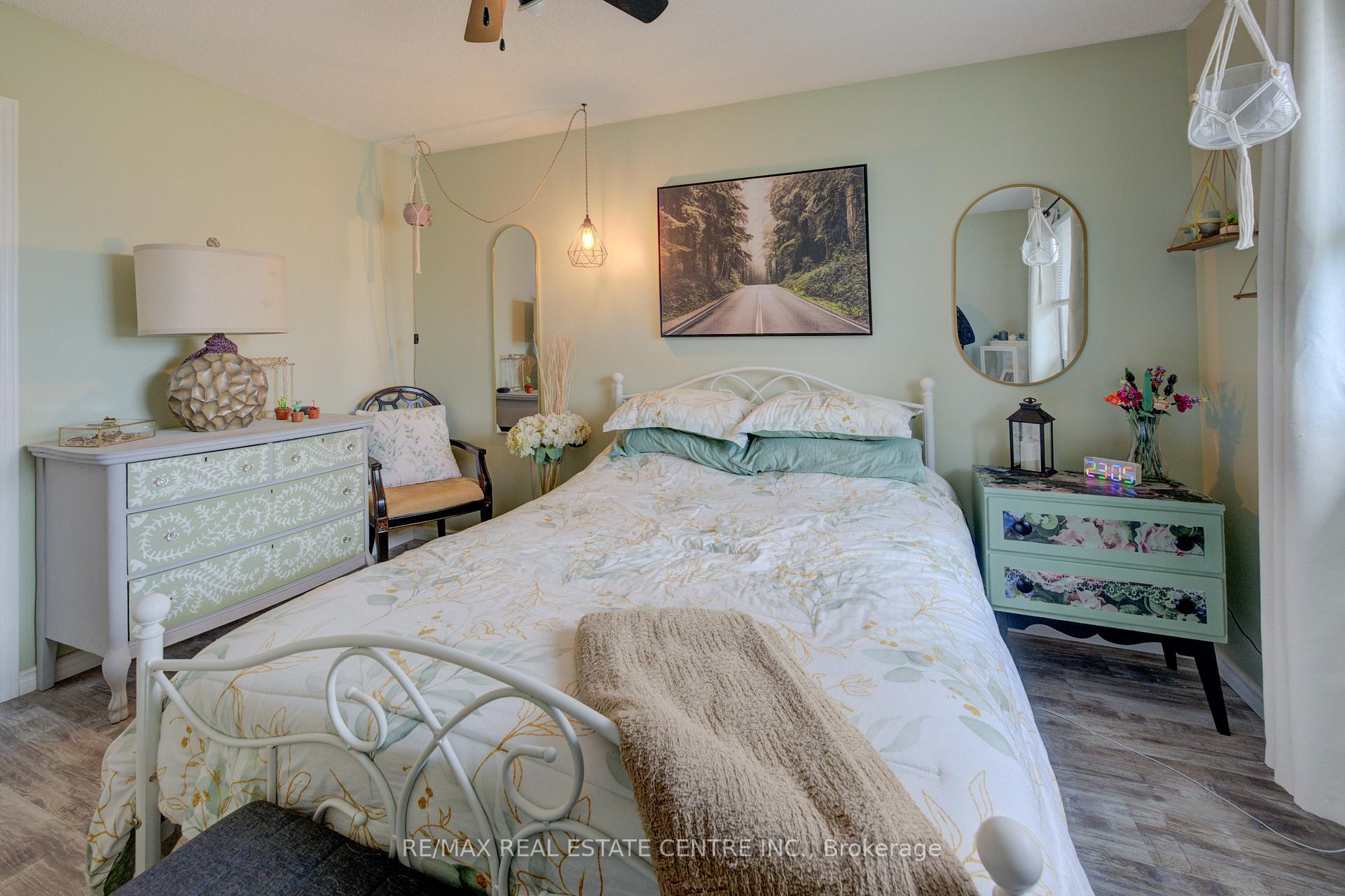 Photo 18 of 81 Dyer Court, Cambridge, Silver Heights — HOMEH