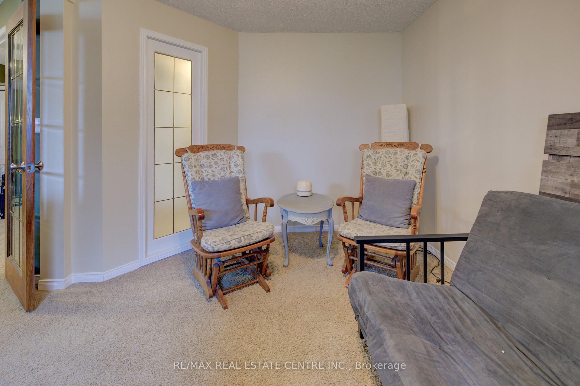 Photo 26 of 81 Dyer Court, Cambridge, Silver Heights — HOMEH