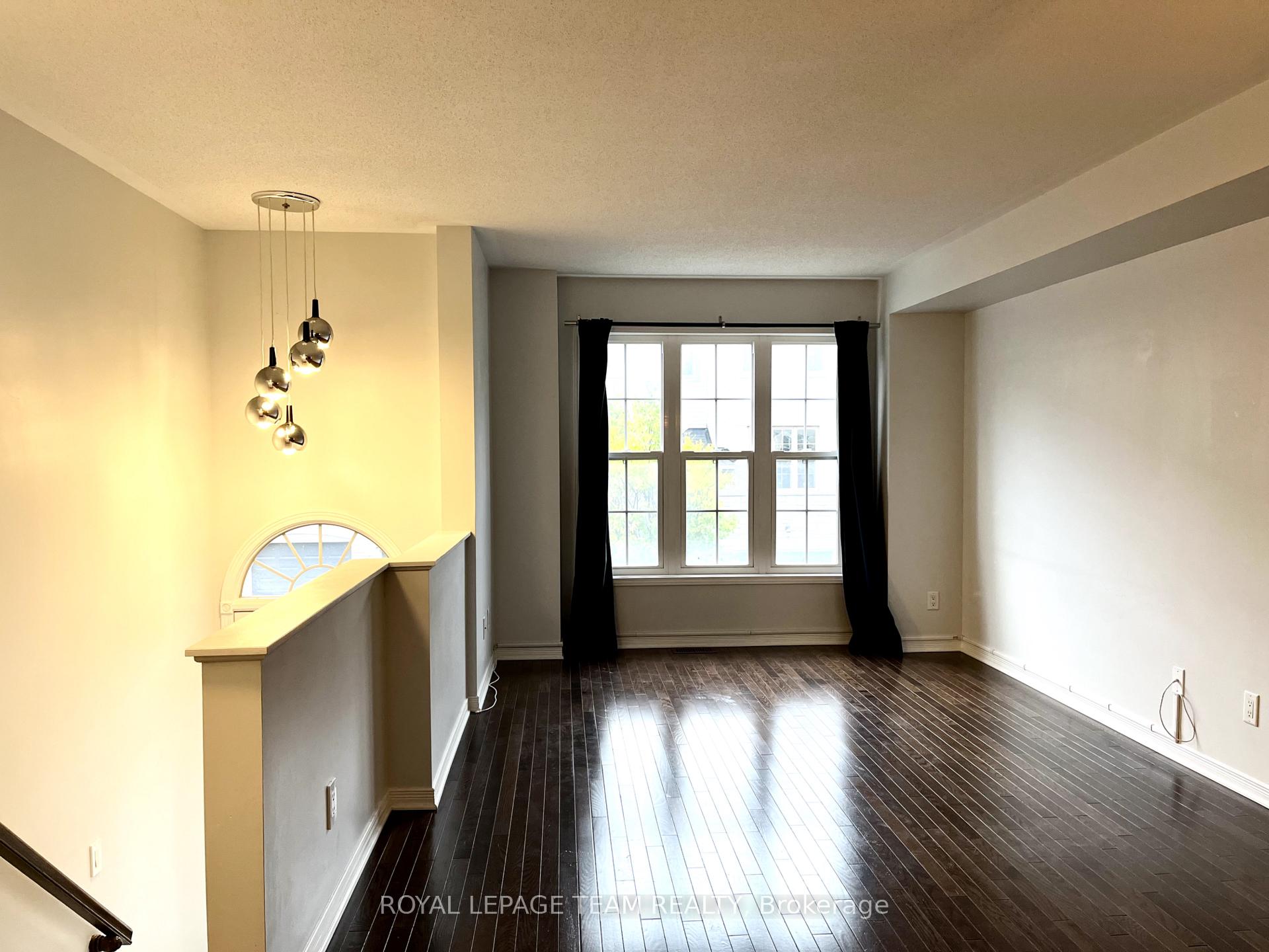 Photo 3 of 35 Jenscott Private, Ottawa, Central Park — HOMEH