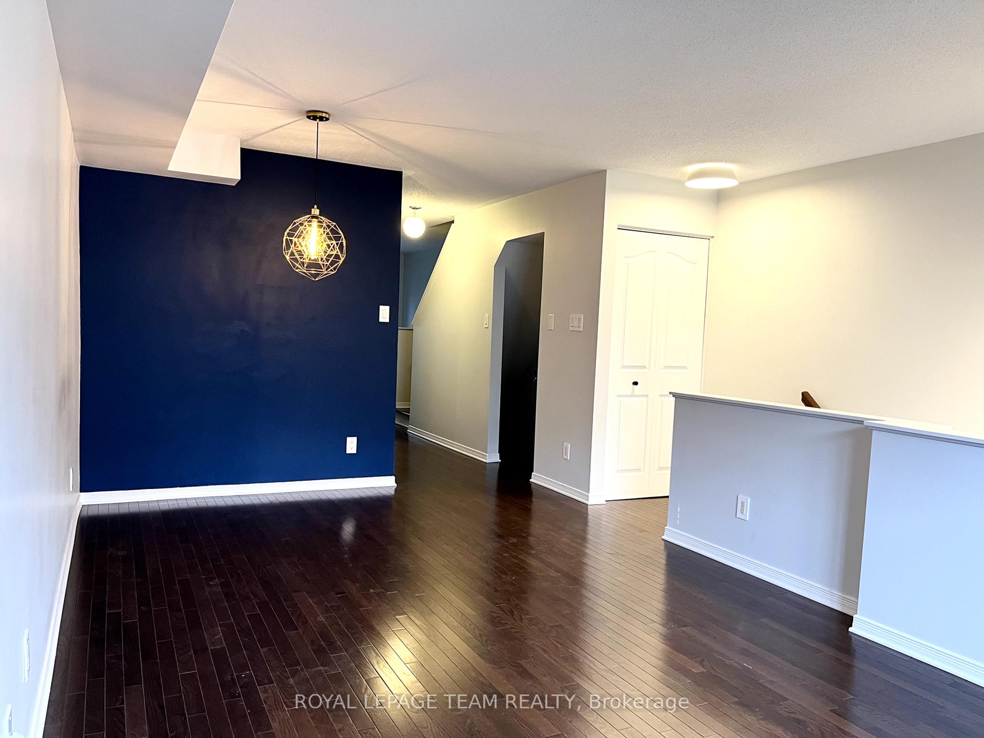 Photo 7 of 35 Jenscott Private, Ottawa, Central Park — HOMEH