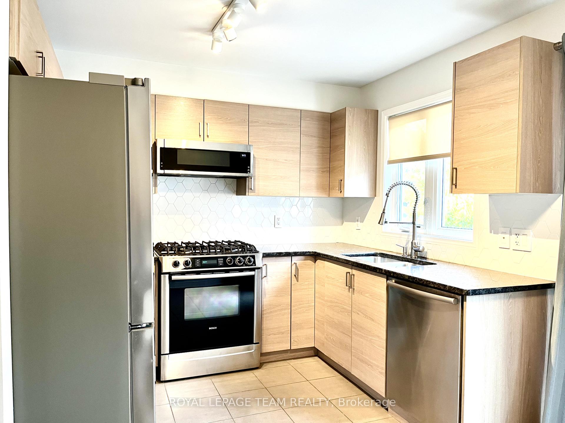 Photo 10 of 35 Jenscott Private, Ottawa, Central Park — HOMEH
