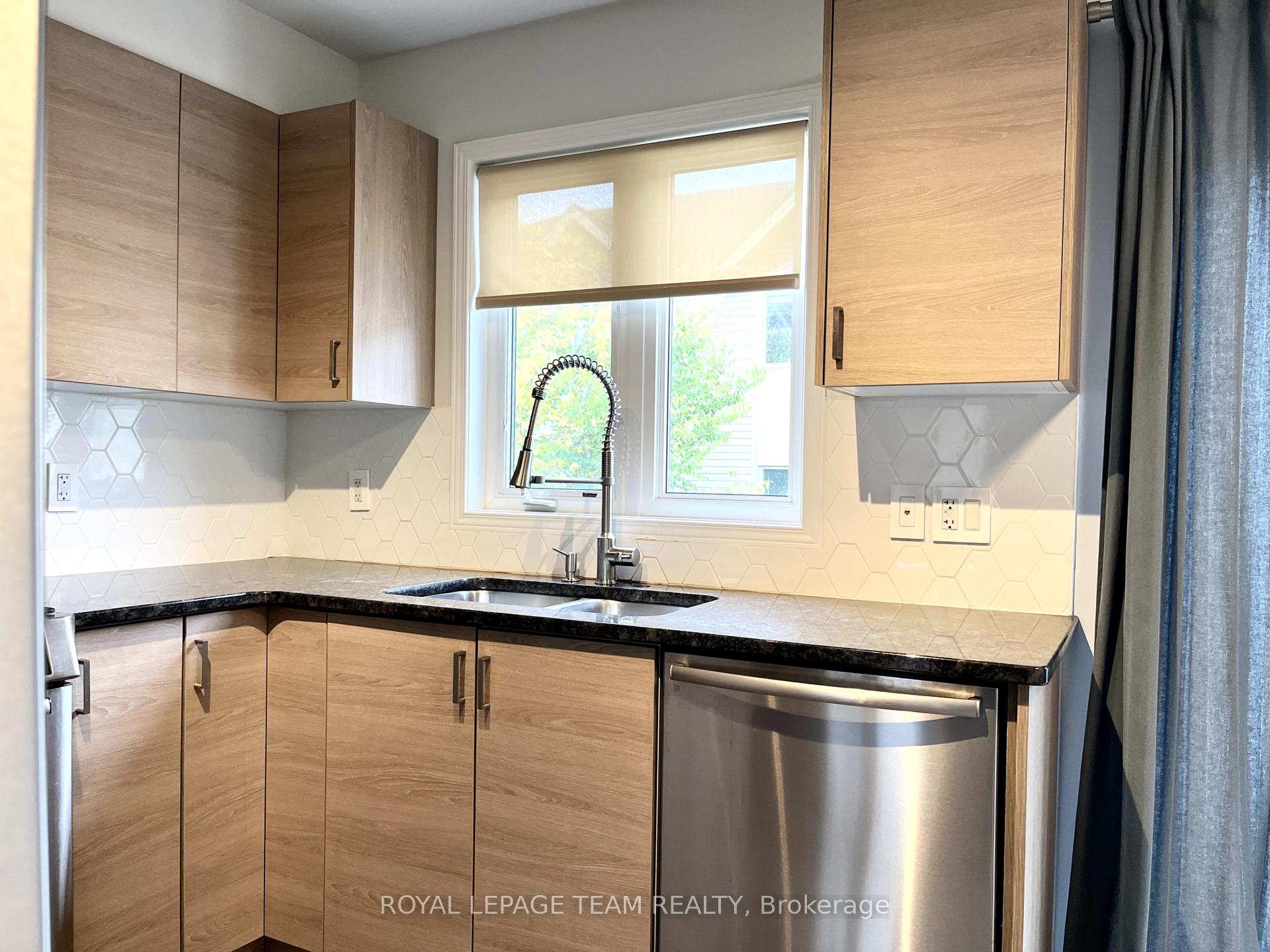 Photo 12 of 35 Jenscott Private, Ottawa, Central Park — HOMEH