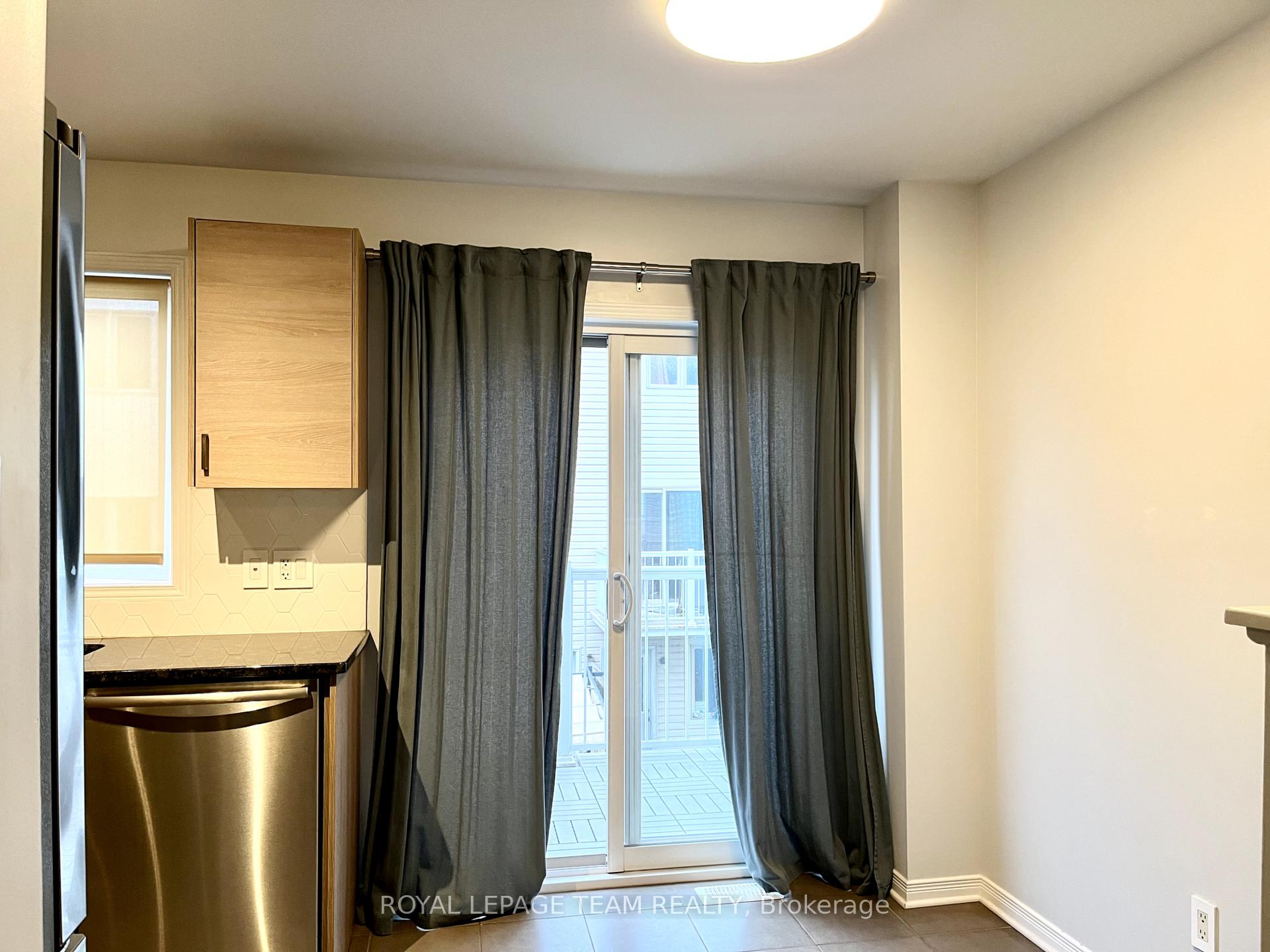 Photo 15 of 35 Jenscott Private, Ottawa, Central Park — HOMEH
