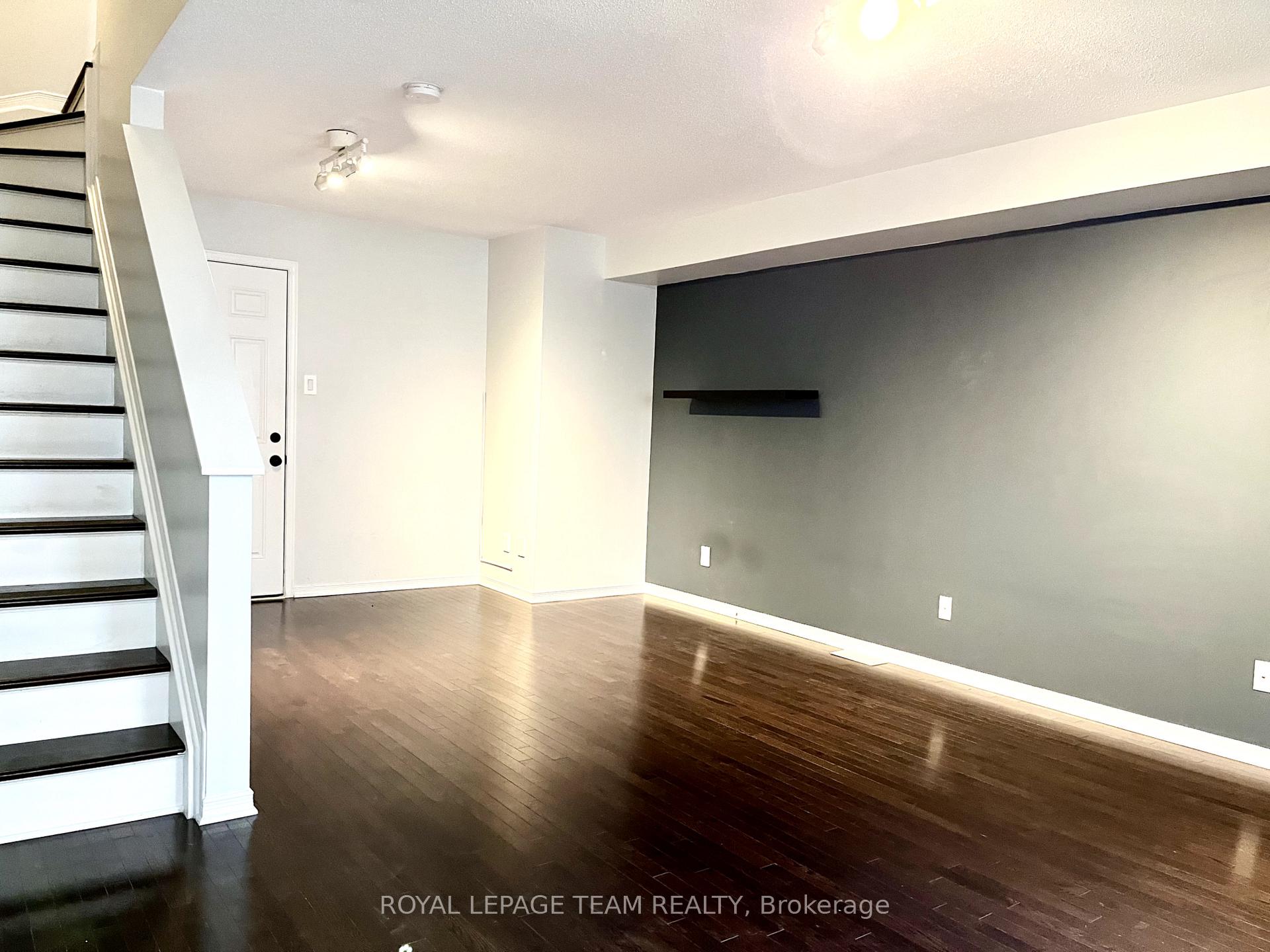 Photo 25 of 35 Jenscott Private, Ottawa, Central Park — HOMEH