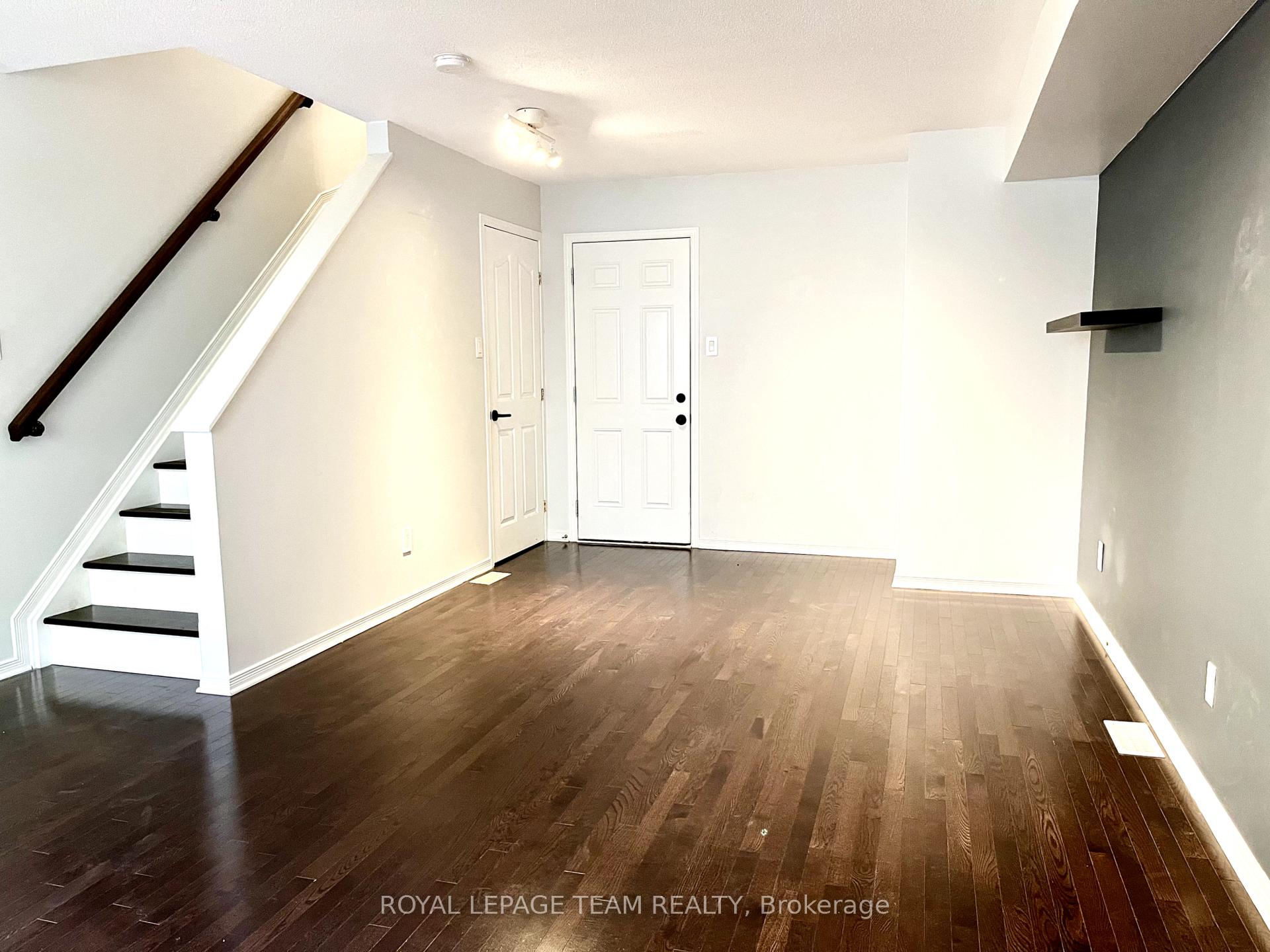 Photo 27 of 35 Jenscott Private, Ottawa, Central Park — HOMEH