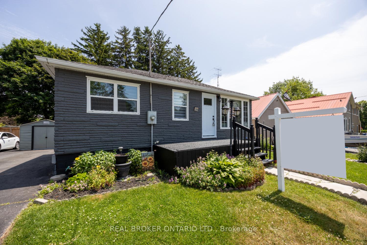 Photo 2 of 3 Lambs Lane, Clarington, Bowmanville — HOMEH