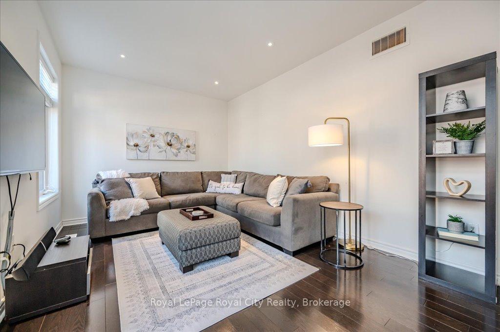 Photo 15 of 22 Tolton Drive, Guelph, Pineridge/Westminster Woods — HOMEH
