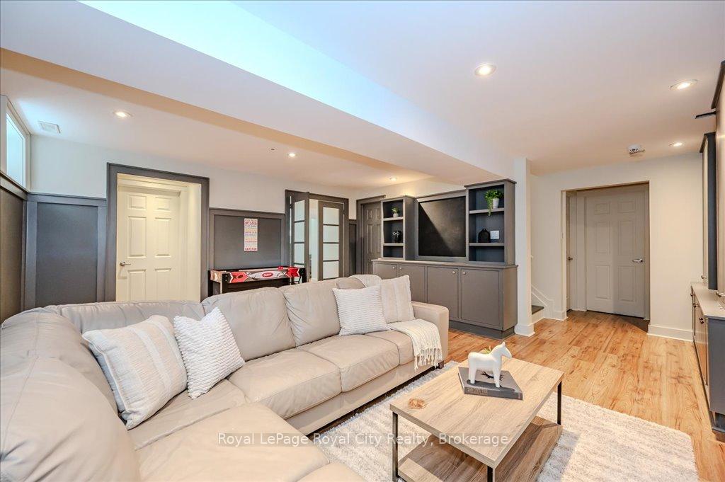 Photo 35 of 22 Tolton Drive, Guelph, Pineridge/Westminster Woods — HOMEH