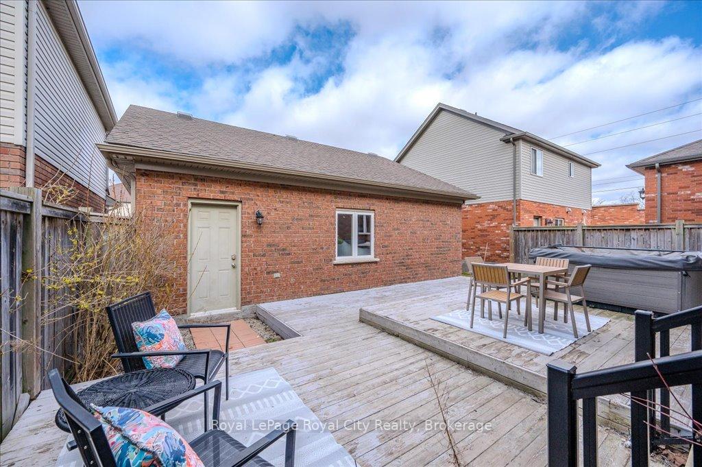 Photo 38 of 22 Tolton Drive, Guelph, Pineridge/Westminster Woods — HOMEH