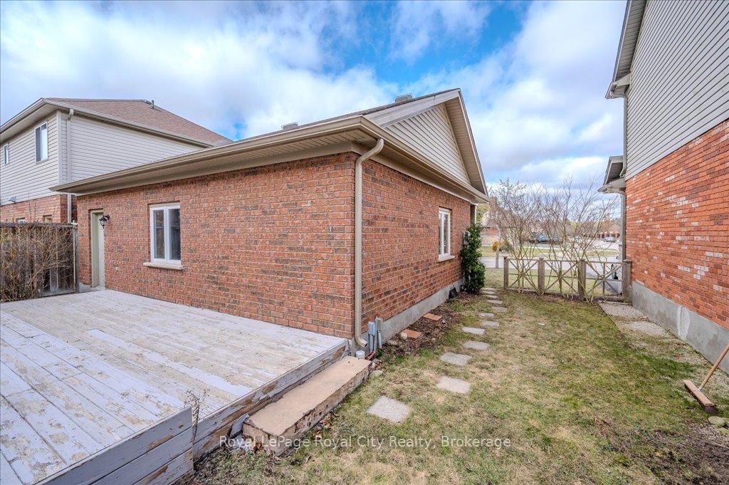 Photo 39 of 22 Tolton Drive, Guelph, Pineridge/Westminster Woods — HOMEH