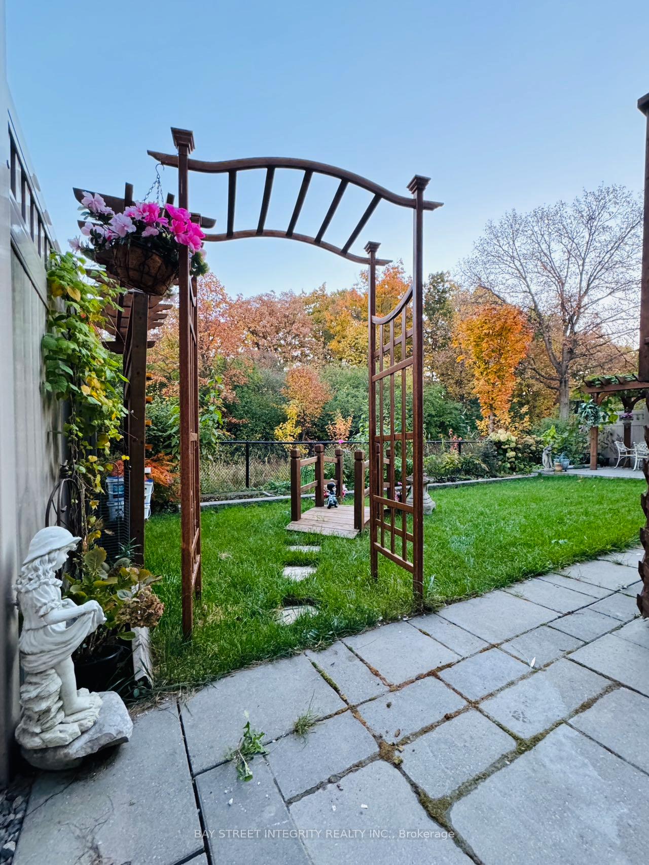 Photo 2 of Unit #lower, 3225 Meadow Marsh Crescent, Oakville, Westmount — HOMEH